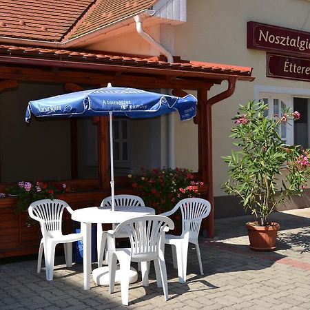 Nosztalgia Hotel Балатонсарсо Екстер'єр фото